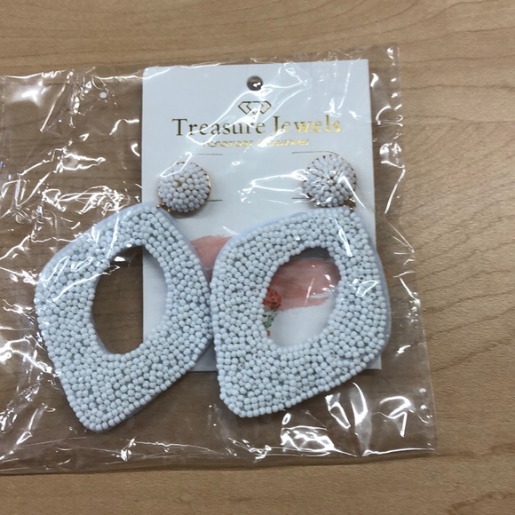 NWT Treasure Jewels Abby earring in white - Picture 3 of 4